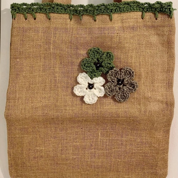 Hand Crafted Burlap straw top handle wicker Tote Bag  with Crochet Flower Detail - Picture 3 of 13